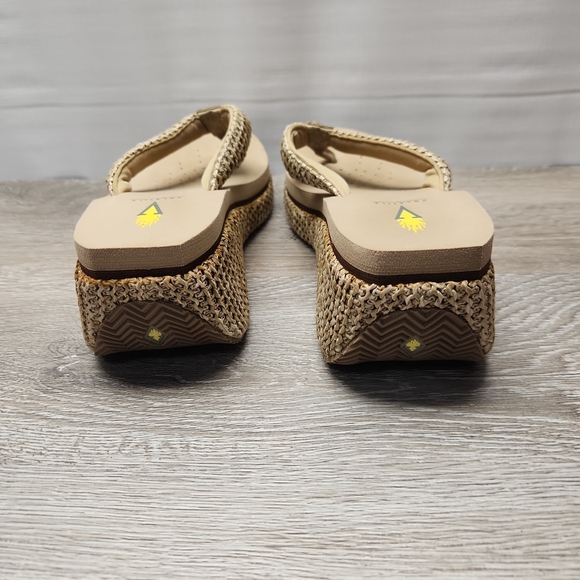 VOLATILE Wedge Platform Flip Flop Sandals Women's Size Us 9 Tan/ Beige - Picture 2 of 6